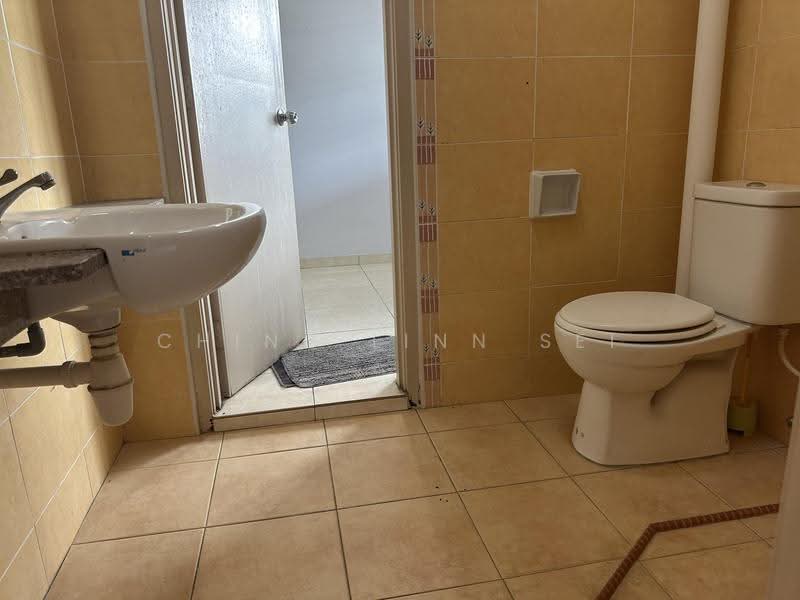 Semi-Detached House for Sale in Taman Seri Songket (Batu Berendam) - Ching Linn Sei - Bathroom - PropertyGuru.com.my