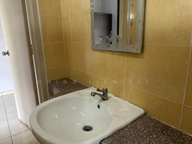 Semi-Detached House for Sale in Taman Seri Songket (Batu Berendam) - Ching Linn Sei - Bathroom - PropertyGuru.com.my