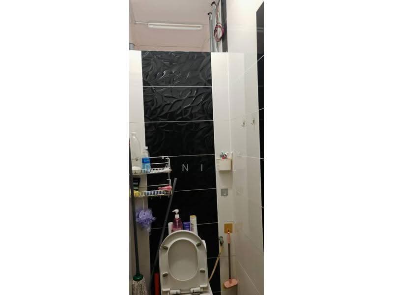 Flat for Sale at Seri Pulai - Daniel Yong - Bathroom - PropertyGuru.com.my