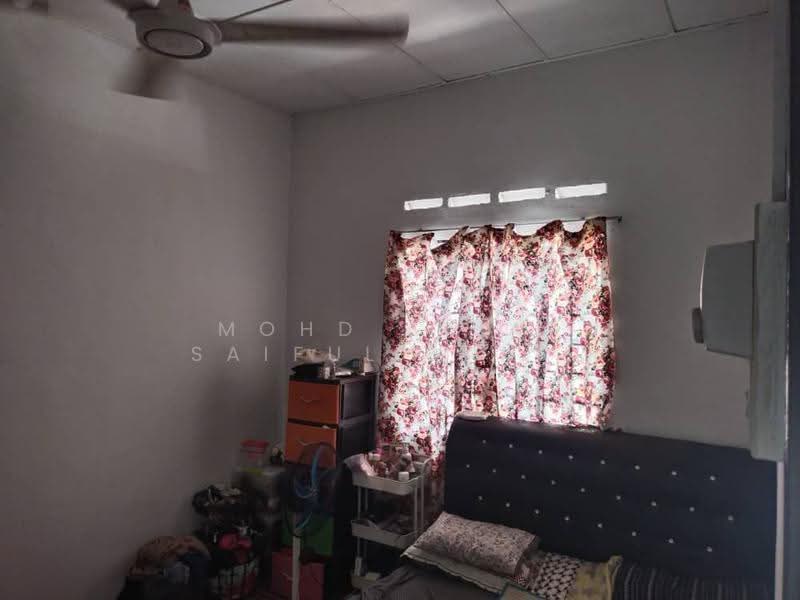 Rumah Teres 1-Tingkat untuk Dijual di Taman Banting Baru (Banting) - Mohd Aizat Saiful Bahri - Bedroom - PropertyGuru.com.my
