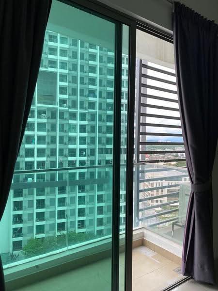 Kediaman Servis untuk Disewa di Cybersquare - Jaycie Hew - Balcony - PropertyGuru.com.my