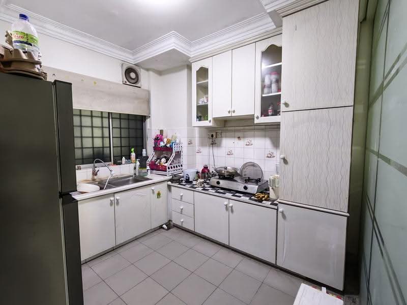 Kondominium untuk Dijual di Petaling Indah Condominiums - Maznee Realtor - Kitchen - PropertyGuru.com.my