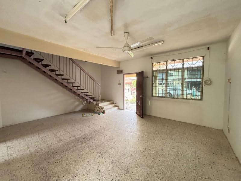 Rumah Teres 2-Tingkat untuk Disewa di Bukit Beruntung (Serendah) - Vincent Tan - Living Room - PropertyGuru.com.my