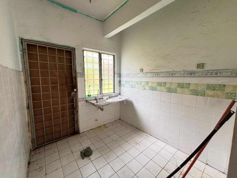 Rumah Teres 2-Tingkat untuk Disewa di Bukit Beruntung (Serendah) - Vincent Tan - Kitchen - PropertyGuru.com.my