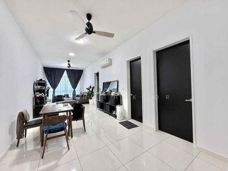 Kediaman Servis untuk Dijual di Setia Sky 88 - Kenneth Khor - Living Room - PropertyGuru.com.my
