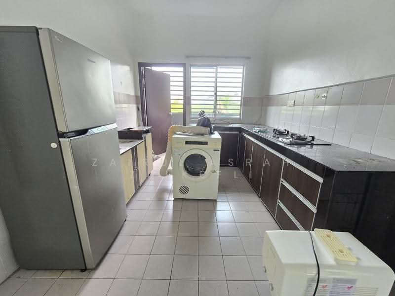 Townhouse for Rent in Taman Tropika 2 (Kajang) - Zairul Asrah Zulkefli - Kitchen - PropertyGuru.com.my