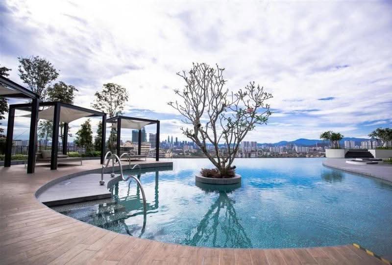 Kediaman Servis untuk Disewa di 28 Boulevard - Isaac Hoo - Pool - PropertyGuru.com.my