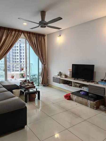 Kediaman Servis untuk Dijual di V Residence 3 @ Sunway Velocity - CY Yong - Living Room - PropertyGuru.com.my