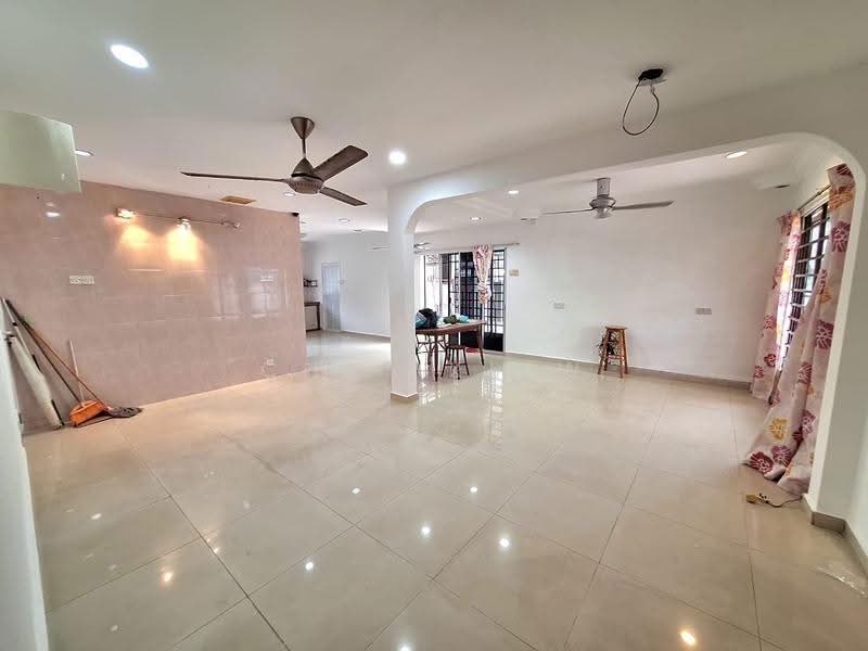 Rumah Teres 2-Tingkat untuk Disewa di Bukit Setongkol (Kuantan) - Chai Kiew Tiong - Living Room - PropertyGuru.com.my