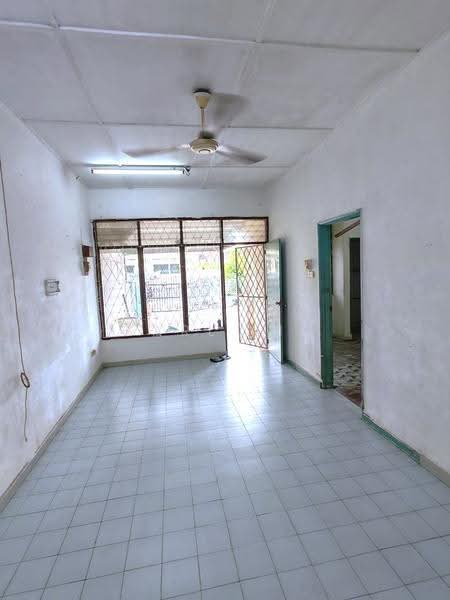 1-storey Terraced House for Sale in Taman Daya (Johor Bahru) - Karl Lim - Living Room - PropertyGuru.com.my