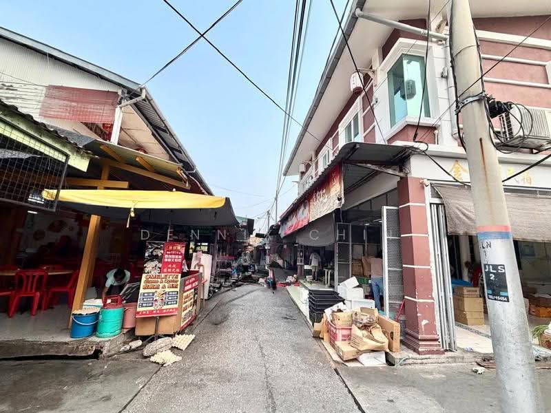1-storey Terraced House for Sale in Pelabuhan Klang (Selangor) - Dennix Chin - Exterior - PropertyGuru.com.my