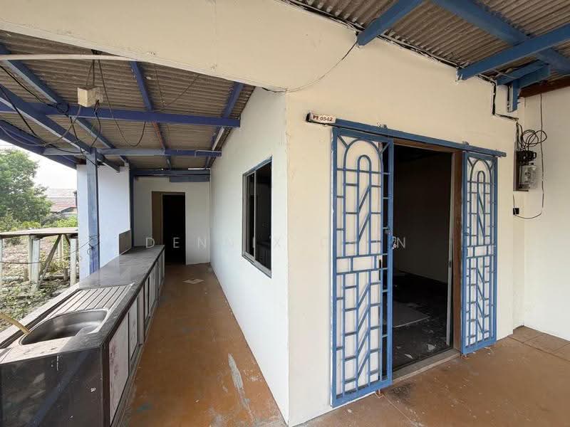 1-storey Terraced House for Sale in Pelabuhan Klang (Selangor) - Dennix Chin - Exterior - PropertyGuru.com.my
