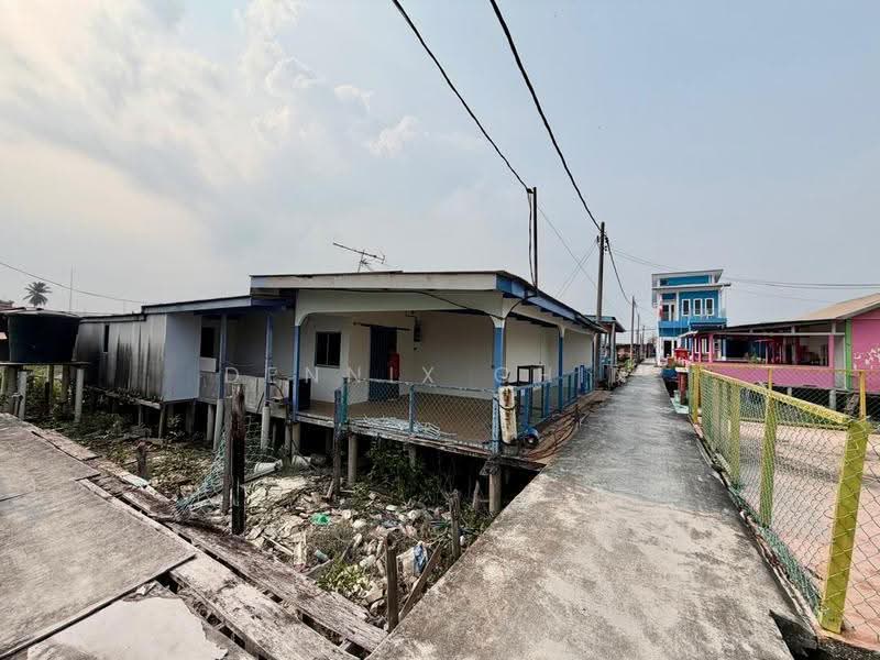 1-storey Terraced House for Sale in Pelabuhan Klang (Selangor) - Dennix Chin - Exterior - PropertyGuru.com.my
