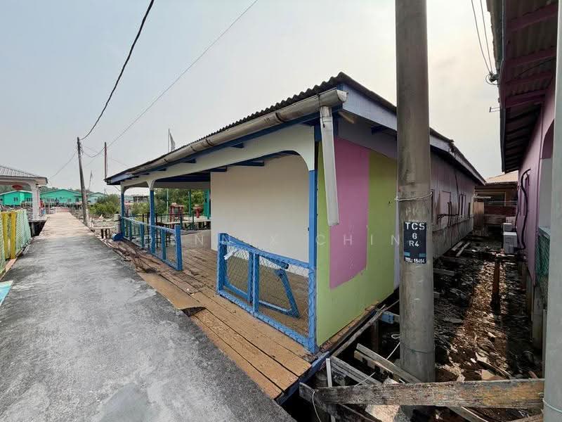 1-storey Terraced House for Sale in Pelabuhan Klang (Selangor) - Dennix Chin - Exterior - PropertyGuru.com.my