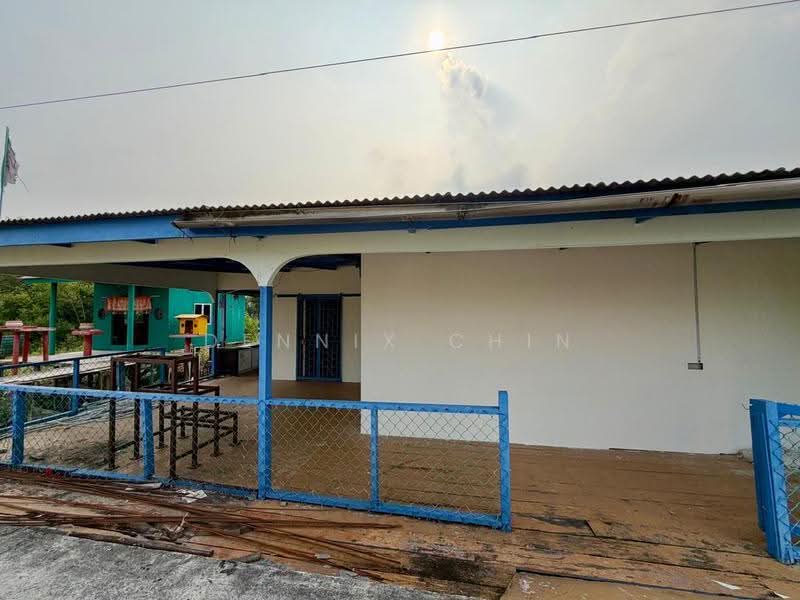1-storey Terraced House for Sale in Pelabuhan Klang (Selangor) - Dennix Chin - Exterior - PropertyGuru.com.my