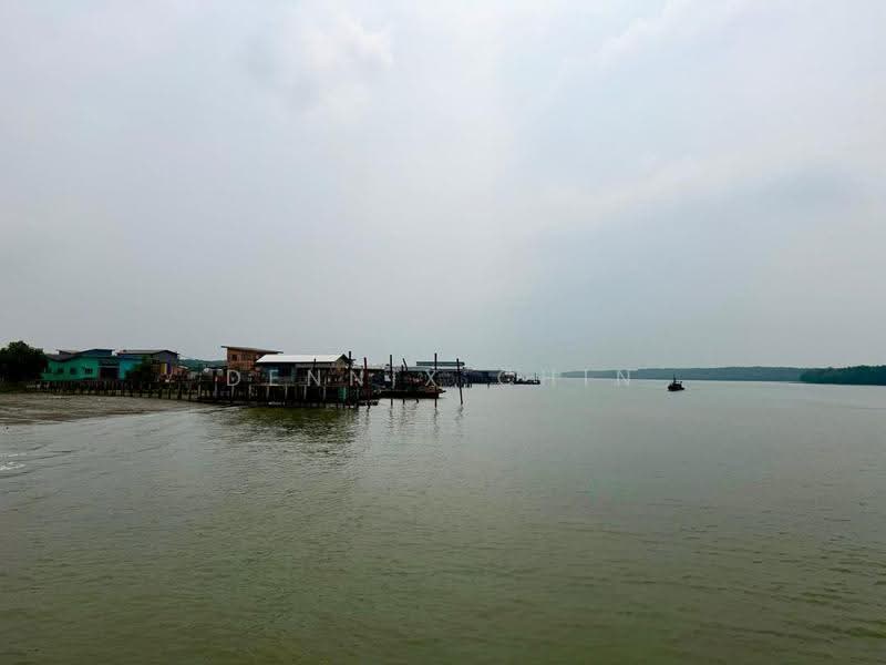 1-storey Terraced House for Sale in Pelabuhan Klang (Selangor) - Dennix Chin - Exterior - PropertyGuru.com.my