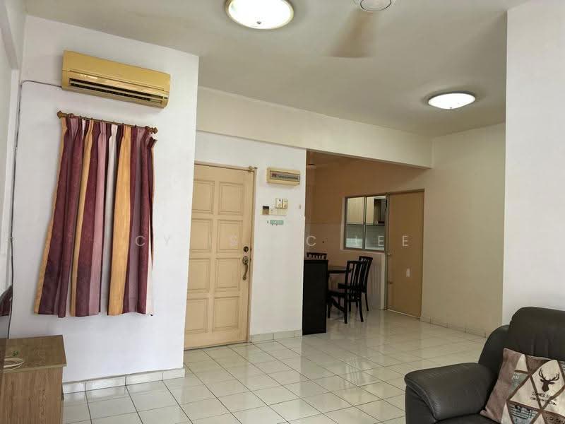 Kondominium untuk Disewa di Putra Place Condominium - Cy Issac Lee - Living Room - PropertyGuru.com.my