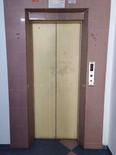 Shop / Office untuk Disewa di Kuchai Lama (Kuala Lumpur) - Jeno Poon - Entrance - PropertyGuru.com.my