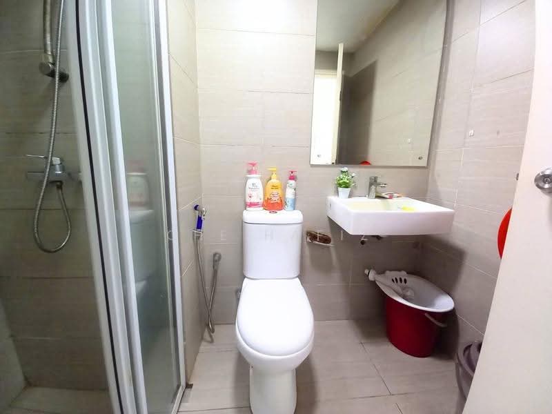 Kediaman Servis untuk Dijual di Lexa Residence @ The Quartz WM - Che Hafiz - Bathroom - PropertyGuru.com.my