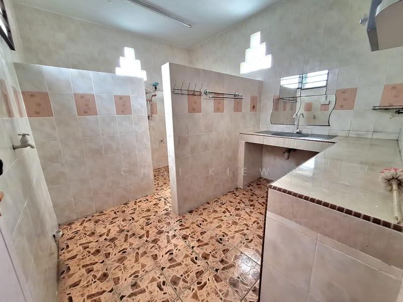 2-storey Terraced House for Sale in Bukit Setongkol (Kuantan) - Chai Kiew Tiong - Bathroom - PropertyGuru.com.my
