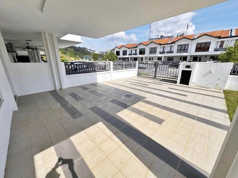 Rumah Teres 2-Tingkat untuk Dijual di Alam Sari (Bangi) - Mohd Aizat Saiful Bahri - Exterior - PropertyGuru.com.my