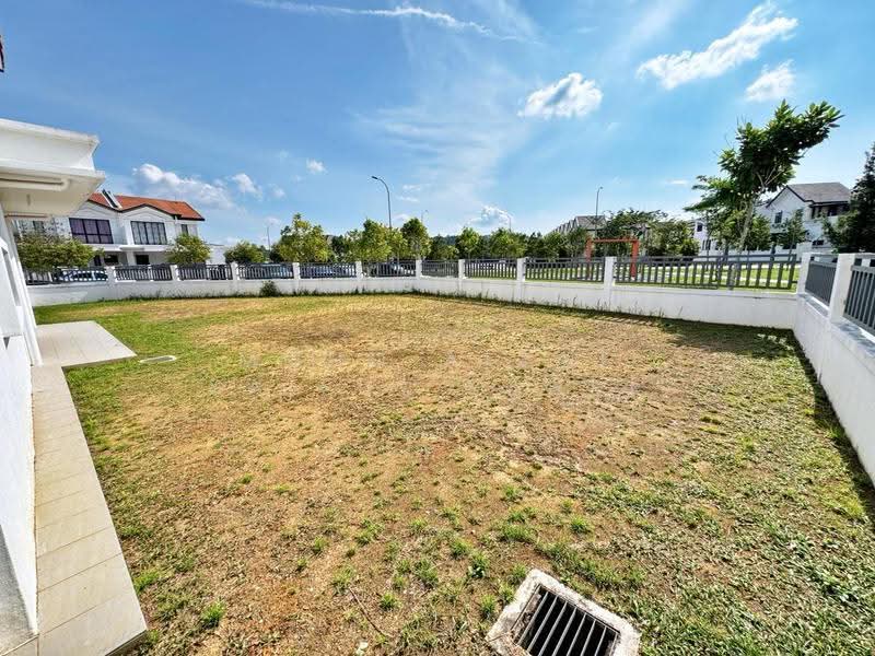 Rumah Teres 2-Tingkat untuk Dijual di Alam Sari (Bangi) - Mohd Aizat Saiful Bahri - Exterior - PropertyGuru.com.my