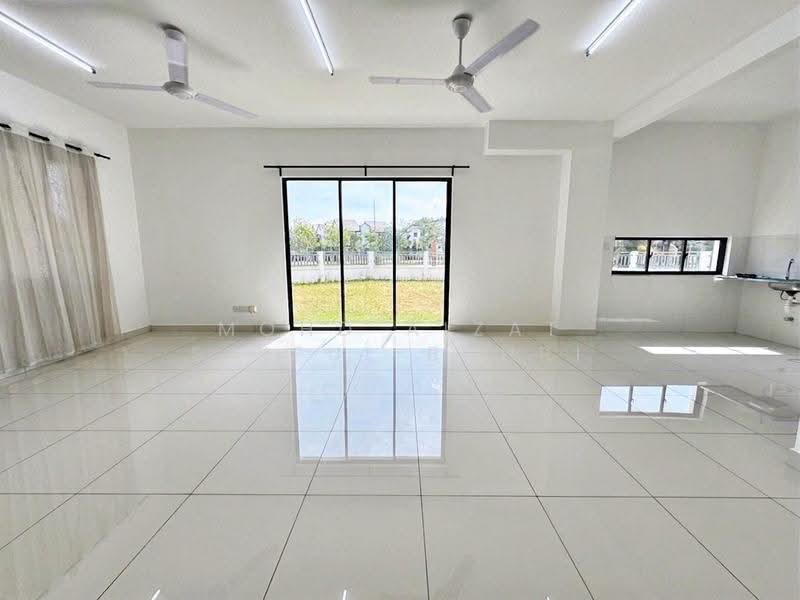 Rumah Teres 2-Tingkat untuk Dijual di Alam Sari (Bangi) - Mohd Aizat Saiful Bahri - Living Room - PropertyGuru.com.my