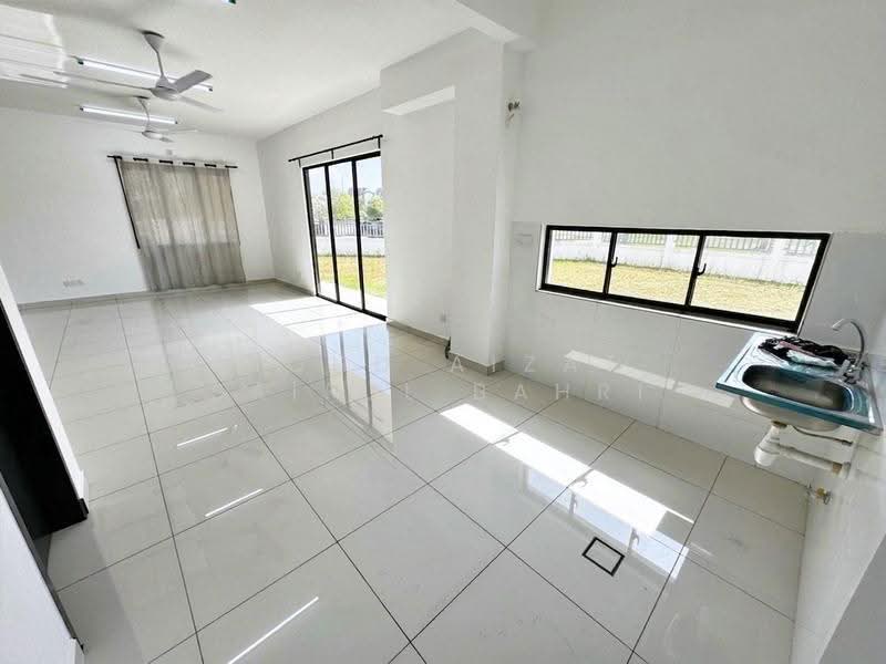 Rumah Teres 2-Tingkat untuk Dijual di Alam Sari (Bangi) - Mohd Aizat Saiful Bahri - Living Room - PropertyGuru.com.my