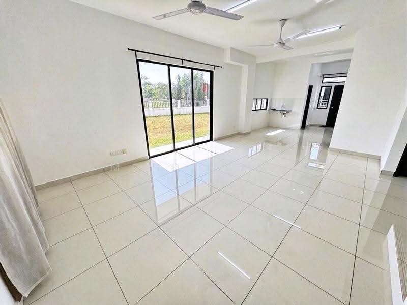 Rumah Teres 2-Tingkat untuk Dijual di Alam Sari (Bangi) - Mohd Aizat Saiful Bahri - Living Room - PropertyGuru.com.my