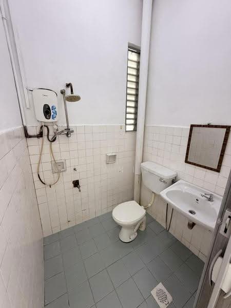 1-storey Terraced House for Sale in Taman Bukit Rinting (Masai) - Alanis Lee - Bathroom - PropertyGuru.com.my
