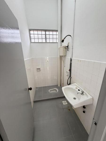 1-storey Terraced House for Sale in Taman Bukit Rinting (Masai) - Alanis Lee - Bathroom - PropertyGuru.com.my