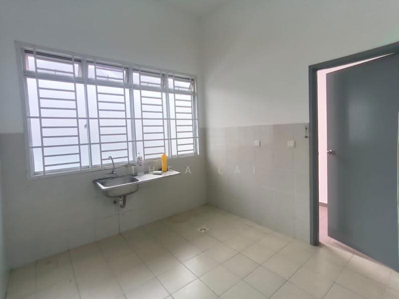 Rumah Teres 1.5-Tingkat untuk Disewa di Bandar Indahpura (Kulai) - Thea Lai - Kitchen - PropertyGuru.com.my