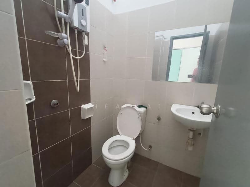 Rumah Teres 1.5-Tingkat untuk Disewa di Bandar Indahpura (Kulai) - Thea Lai - Bathroom - PropertyGuru.com.my