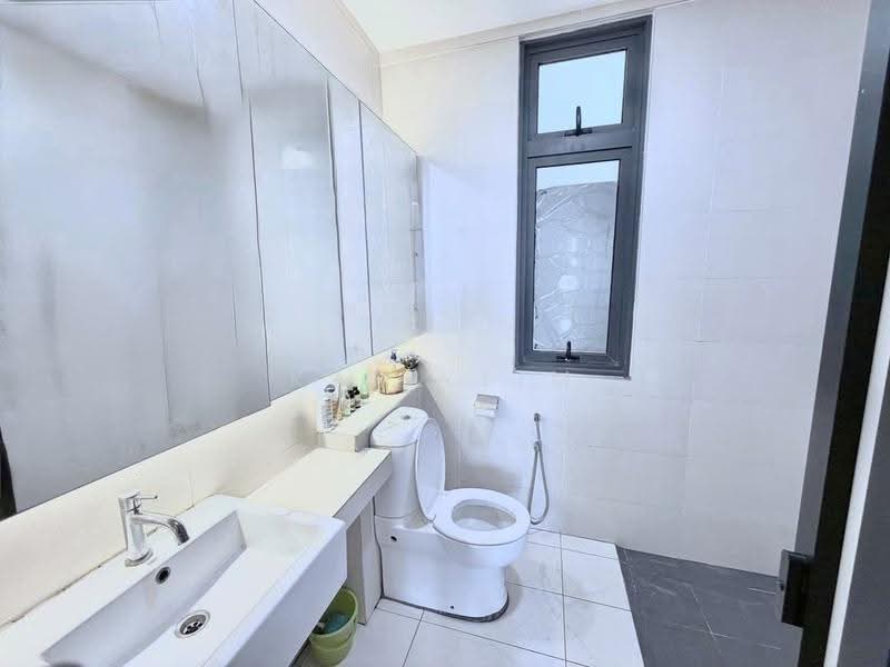 Service Residence for Sale at 8Scape Residence @ Sutera - Karl Lim - Bathroom - PropertyGuru.com.my