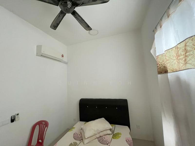Kediaman Servis untuk Dijual di Mahkota Impian - Quinn Loh - Bedroom - PropertyGuru.com.my