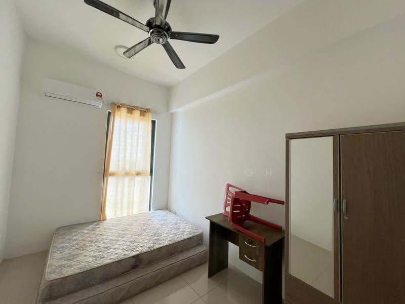 Kediaman Servis untuk Dijual di Mahkota Impian - Quinn Loh - Bedroom - PropertyGuru.com.my