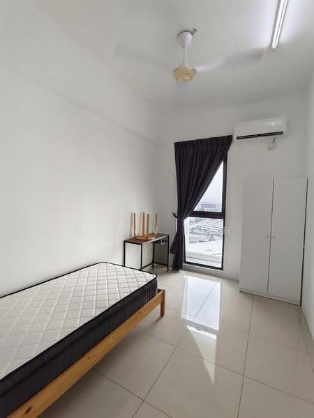 Kediaman Servis untuk Dijual di Mahkota Impian - Quinn Loh - Bedroom - PropertyGuru.com.my