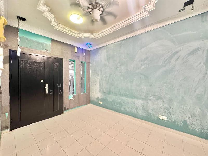 1-storey Terraced House for Sale in Shah Alam (Selangor) - Mohd Aizat Saiful Bahri - Entrance - PropertyGuru.com.my