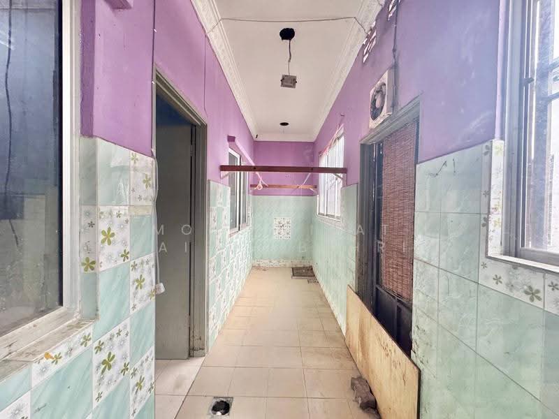 1-storey Terraced House for Sale in Shah Alam (Selangor) - Mohd Aizat Saiful Bahri - Corridor - PropertyGuru.com.my