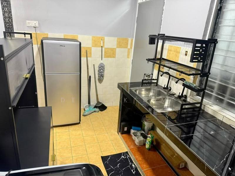Pangsapuri untuk Disewa di Mentari Court - Derrick Lim - Kitchen - PropertyGuru.com.my