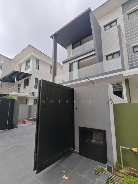 Cluster House for Sale in Taman Mutiara Mas (Skudai) - Shirley Yap - Exterior - PropertyGuru.com.my