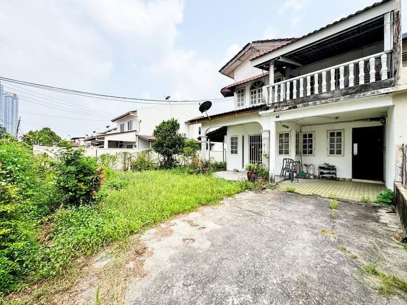 2-storey Terraced House for Sale in Petaling Jaya (Selangor) - Mohd Aizat Saiful Bahri - Exterior - PropertyGuru.com.my
