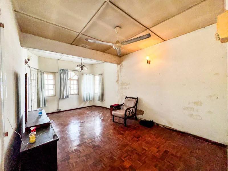 2-storey Terraced House for Sale in Petaling Jaya (Selangor) - Mohd Aizat Saiful Bahri - Living Room - PropertyGuru.com.my