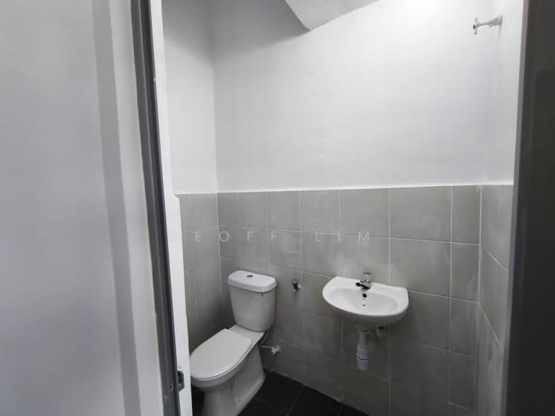 2-storey Terraced House for Rent in Seremban (Negeri Sembilan) - Geoff Lim - Bathroom - PropertyGuru.com.my
