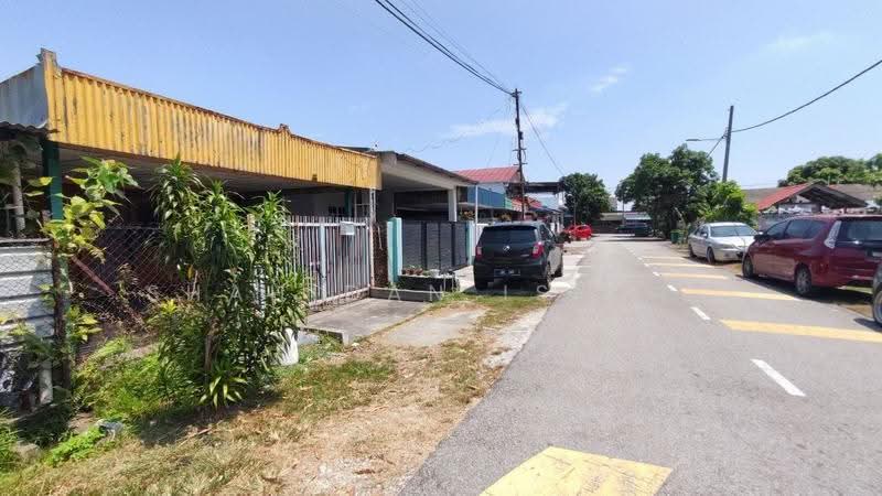 1-storey Terraced House for Sale in Taman Pandamaran Jaya (Pelabuhan Klang) - Shahidan Ismail - Exterior - PropertyGuru.com.my