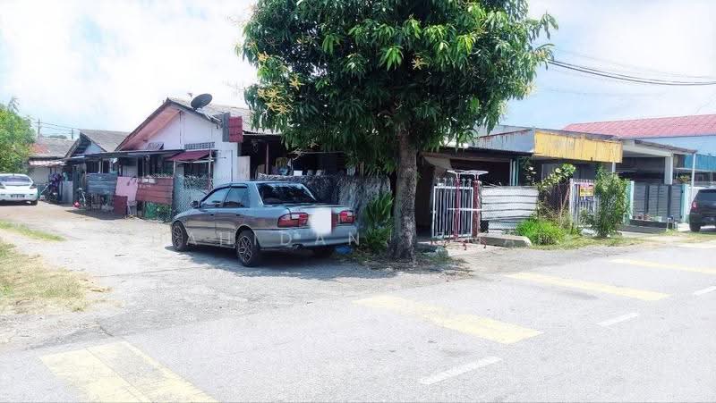 1-storey Terraced House for Sale in Taman Pandamaran Jaya (Pelabuhan Klang) - Shahidan Ismail - Exterior - PropertyGuru.com.my