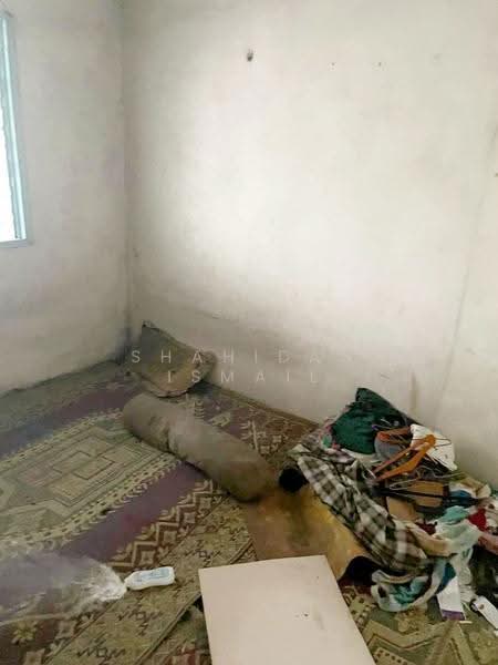 1-storey Terraced House for Sale in Taman Pandamaran Jaya (Pelabuhan Klang) - Shahidan Ismail - Bedroom - PropertyGuru.com.my