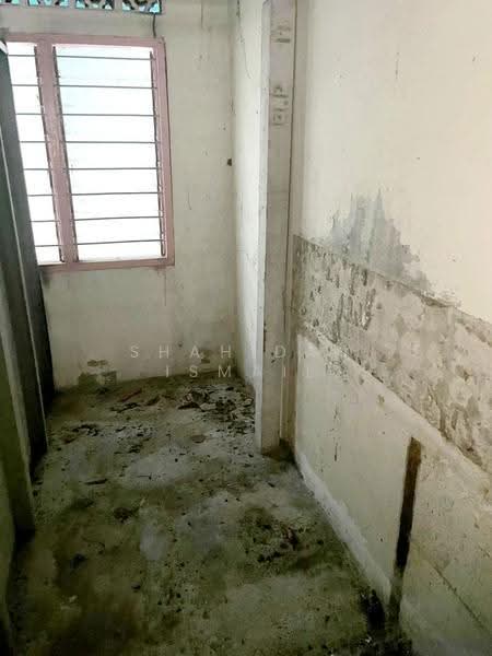1-storey Terraced House for Sale in Taman Pandamaran Jaya (Pelabuhan Klang) - Shahidan Ismail - Interior - PropertyGuru.com.my
