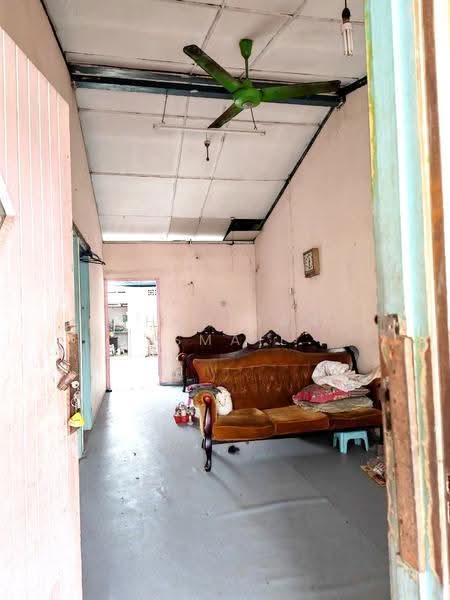 1-storey Terraced House for Sale in Taman Pandamaran Jaya (Pelabuhan Klang) - Shahidan Ismail - Living Room - PropertyGuru.com.my