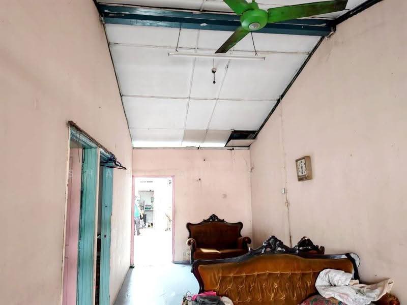 1-storey Terraced House for Sale in Taman Pandamaran Jaya (Pelabuhan Klang) - Shahidan Ismail - Living Room - PropertyGuru.com.my